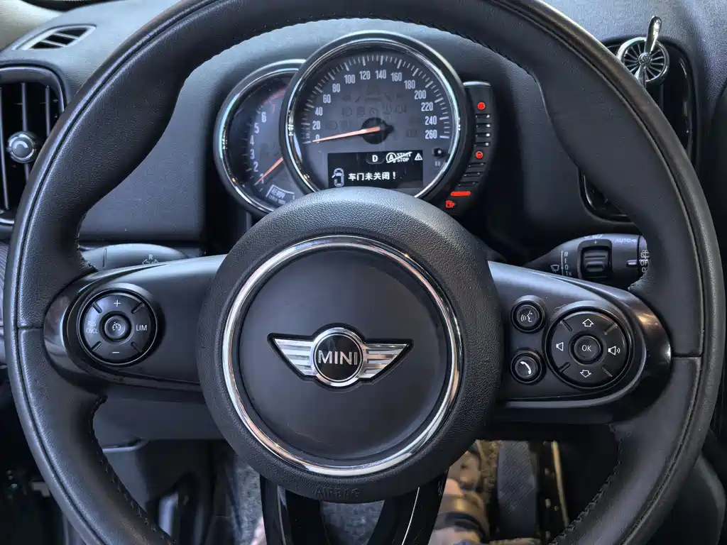 MINI Countryman 2017 — фото 11