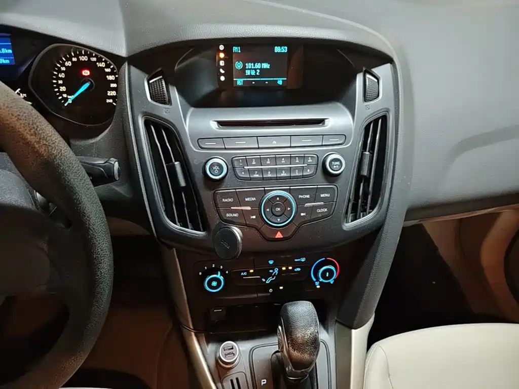 Ford Focus 2016 — фото 13