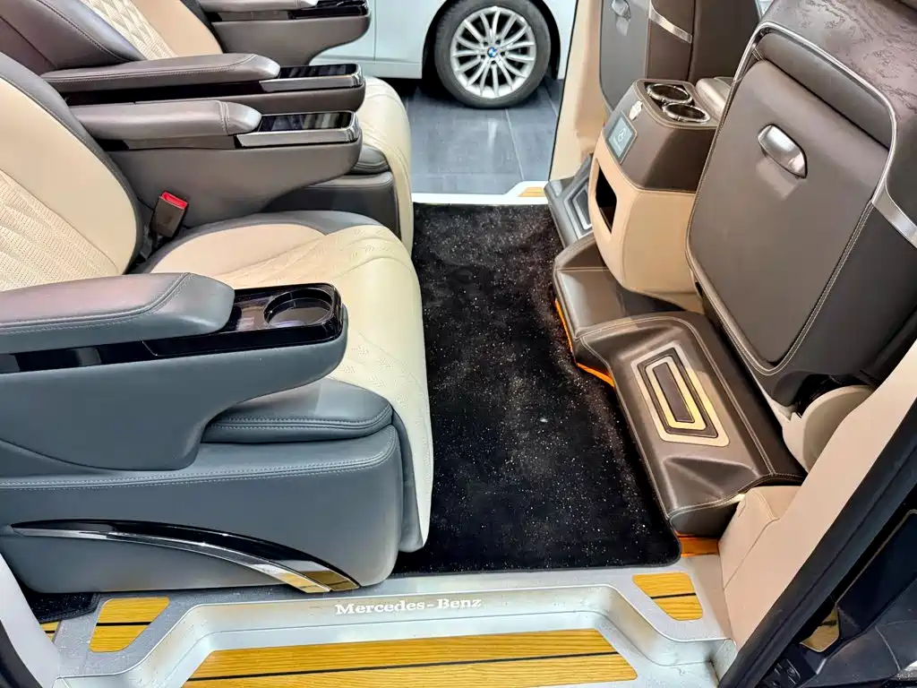 Mercedes-Benz V-Class 2021 — фото 10