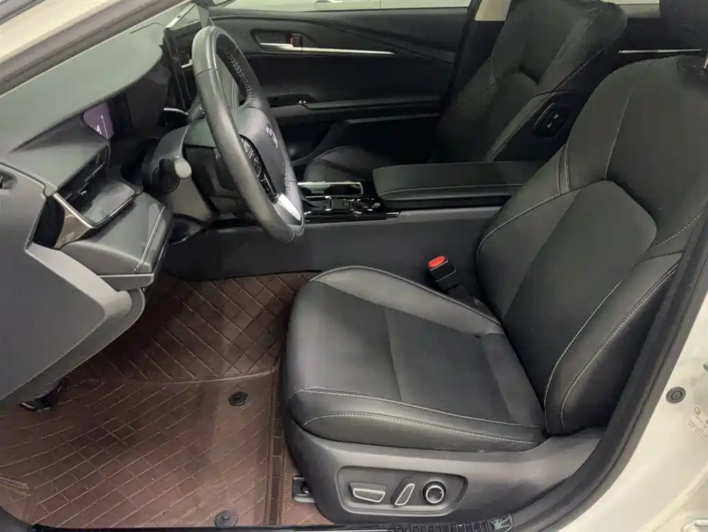 Toyota Camry 2024 — фото 11