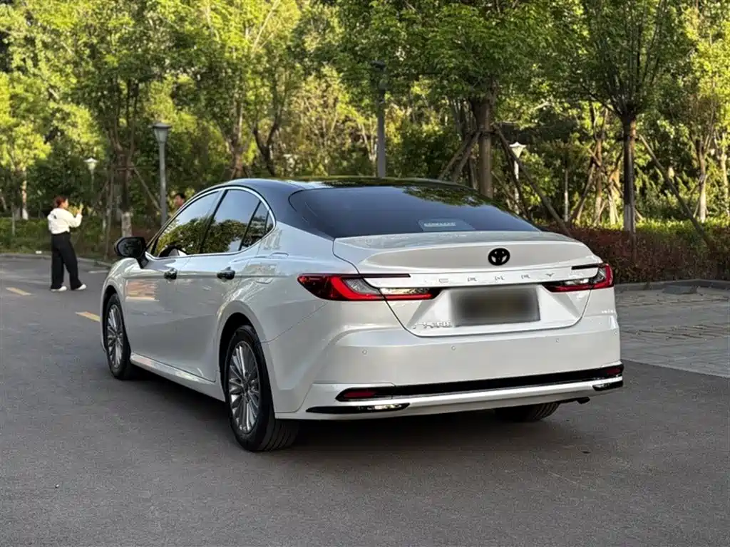 Toyota Camry 2024 — фото 10