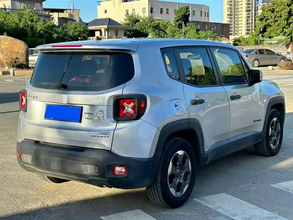 Jeep Renegade 2017 — фото 4