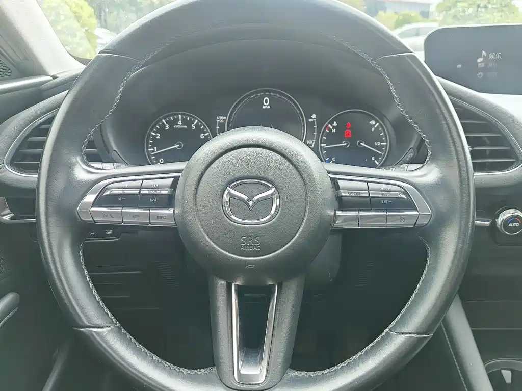Mazda 3 Axela 2022 — фото 16