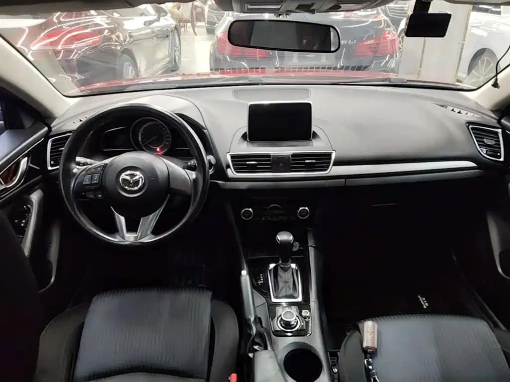 Mazda 3 Axela 2016 — фото 10