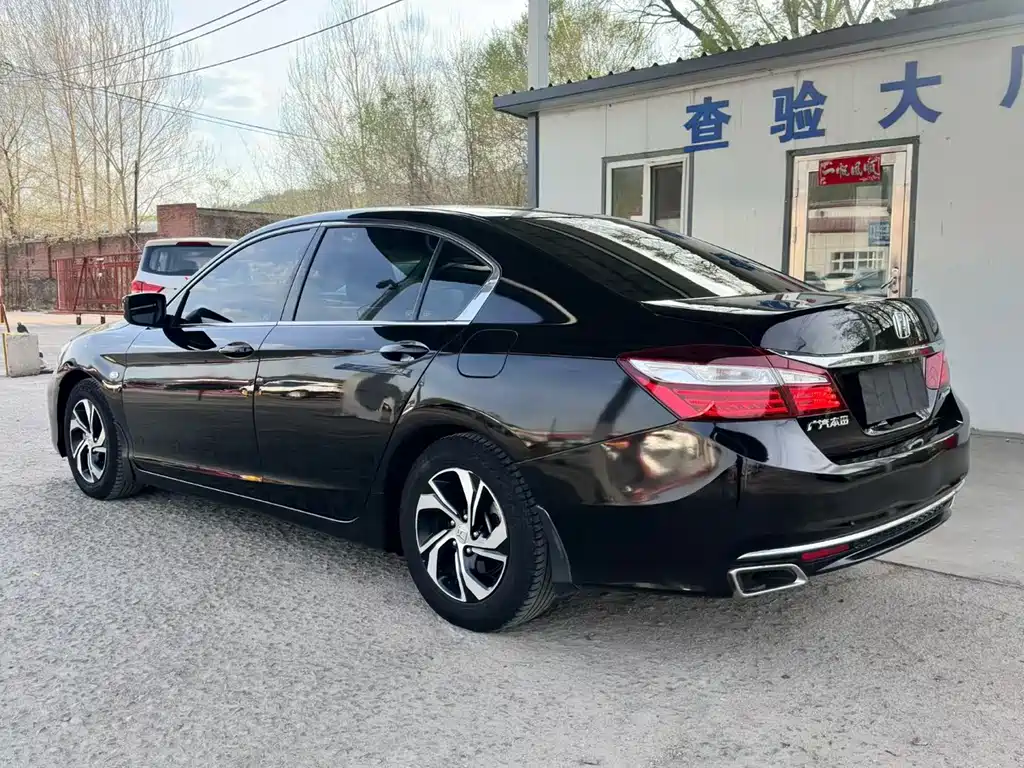 Honda Accord 2017 — фото 7
