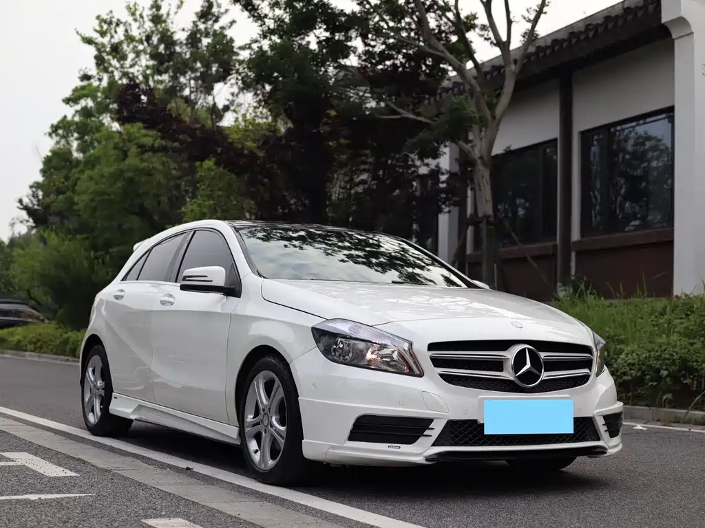 Mercedes-Benz A-Class 2015 — фото 3