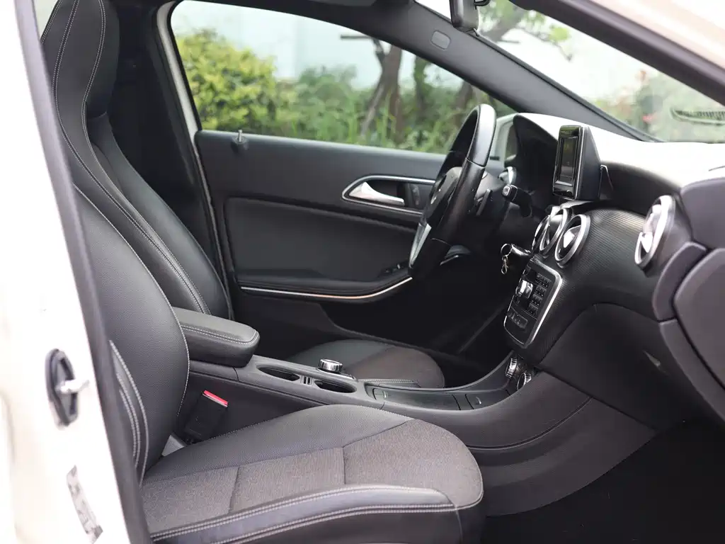 Mercedes-Benz A-Class 2015 — фото 30