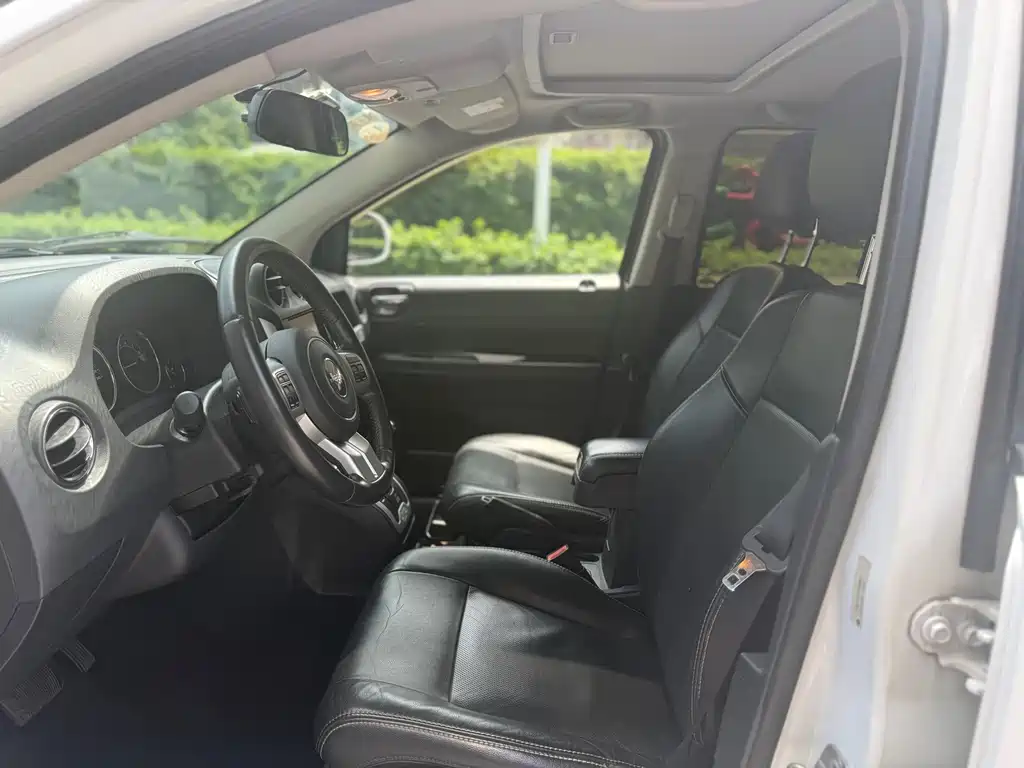 Jeep Compass 2014 — фото 10