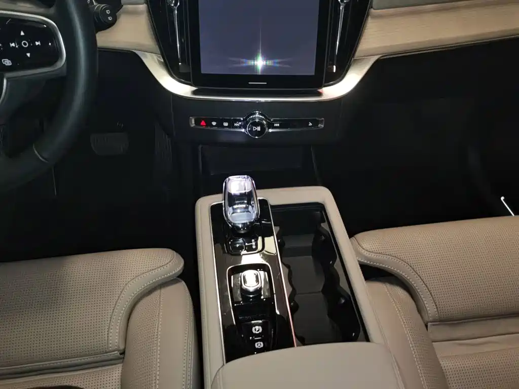Volvo XC90 PHEV 2025 — фото 10