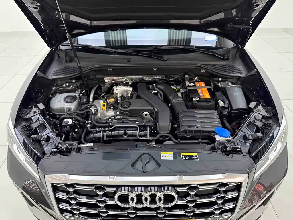 Audi Q2L 2024