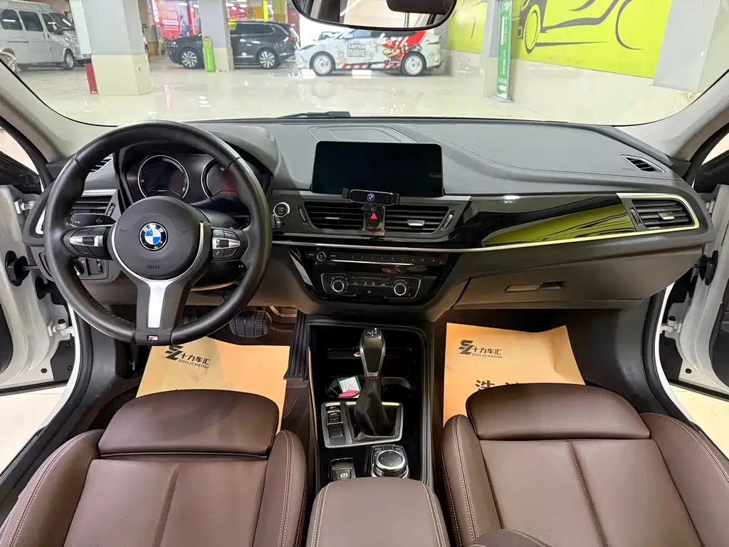 BMW 1 Series 2019 — фото 13