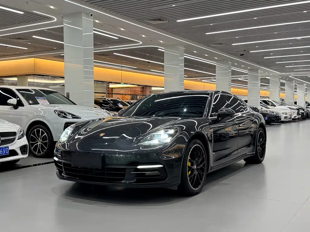 Porsche Panamera 2020 — фото 1