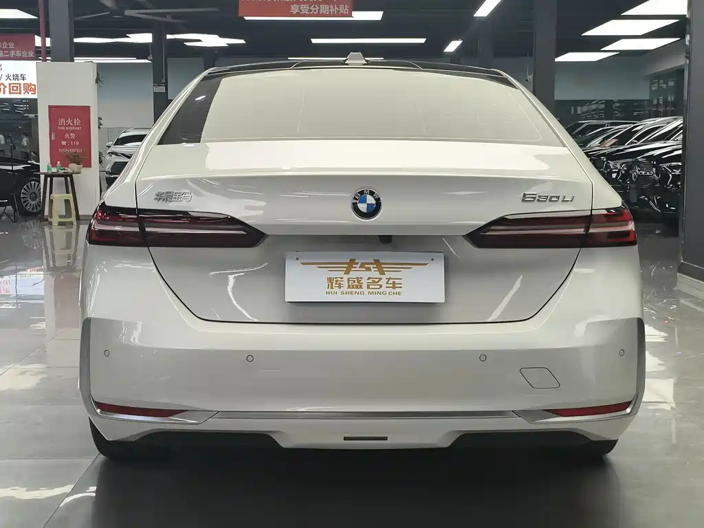 BMW 5 Series 2025 — фото 12