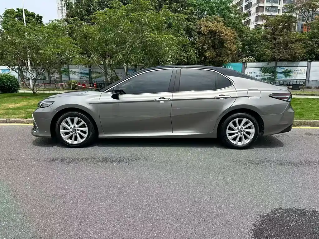 Toyota Camry 2022 — фото 17