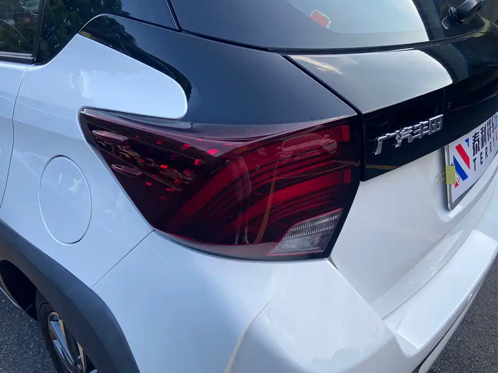 Toyota Yaris L 2022 — фото 18