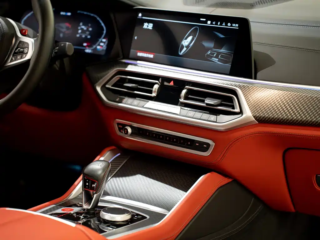 BMW X6 M 2023 — фото 23
