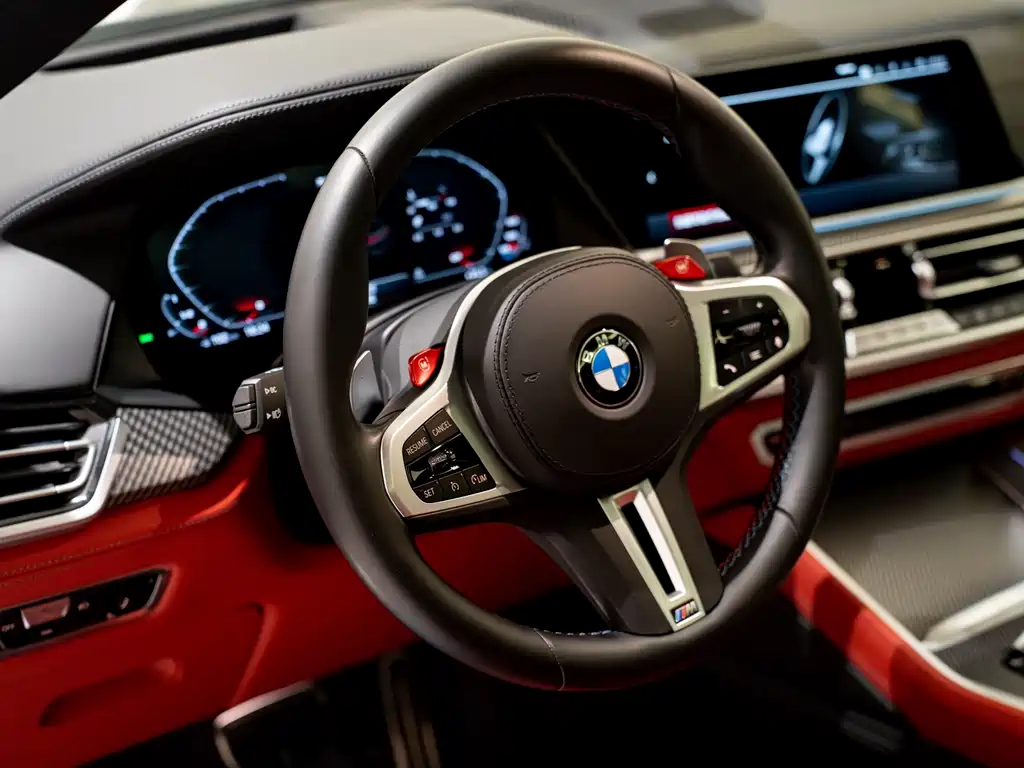 BMW X6 M 2023 — фото 18