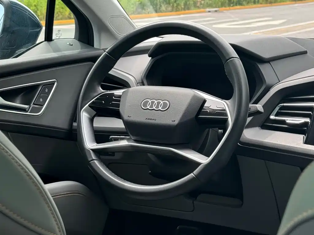 Audi Q5 e-tron 2022 — фото 24