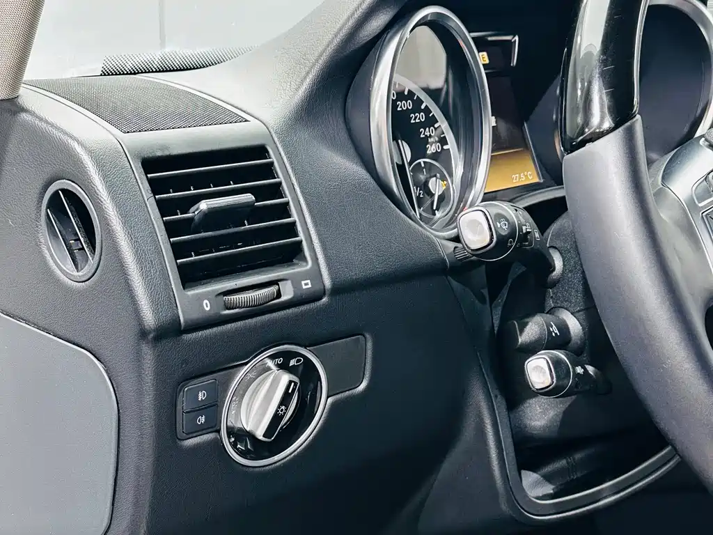 Mercedes-Benz G-Class 2015 — фото 11