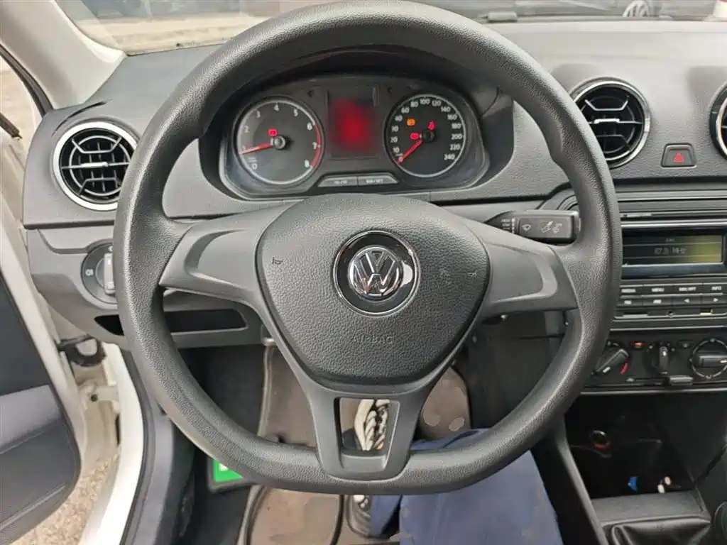Volkswagen Jetta 2017 — фото 11