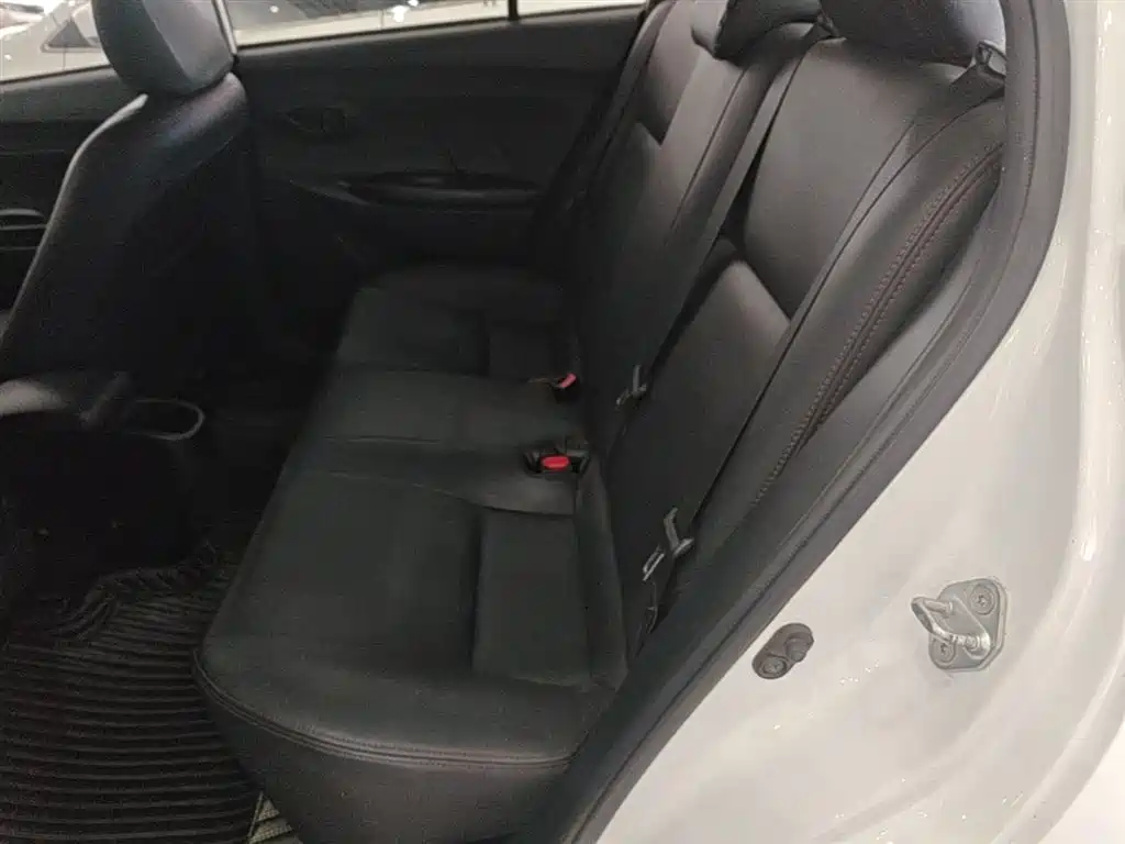 Toyota Yaris L 2019 — фото 17
