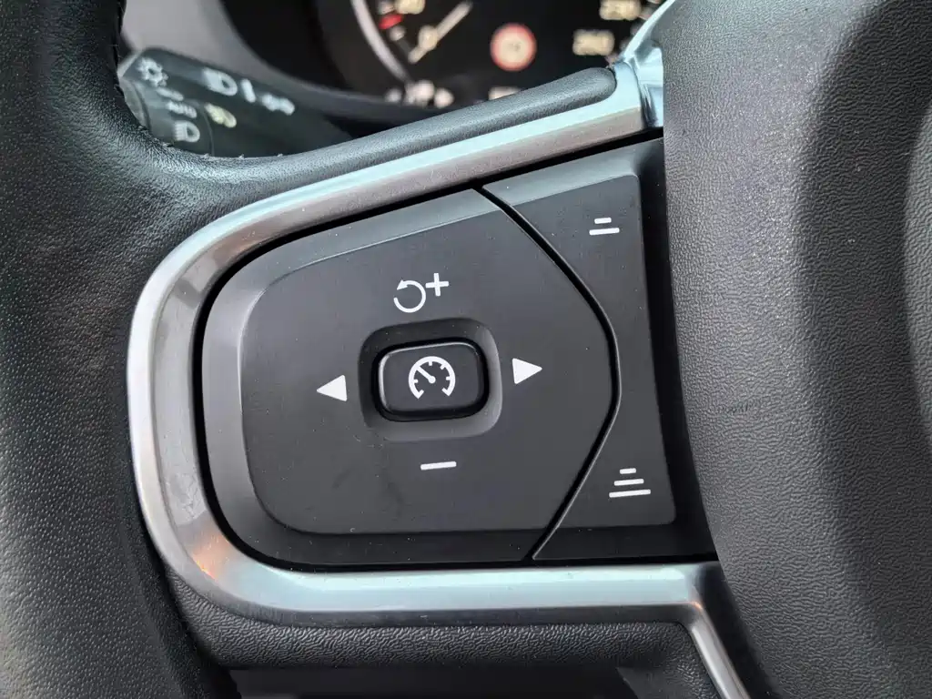 Volvo XC60 2018 — фото 19