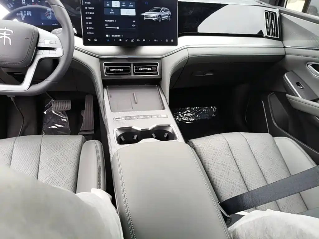 BYD L DM-i 2026 — фото 14