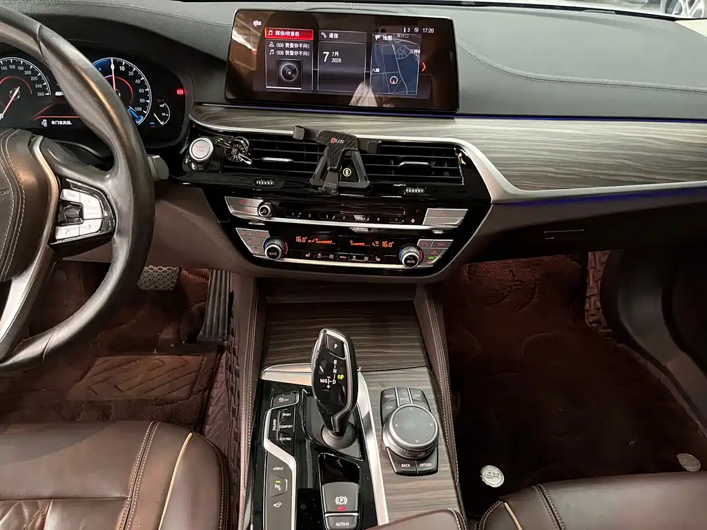 BMW 5 Series New Energy 2019 — фото 10