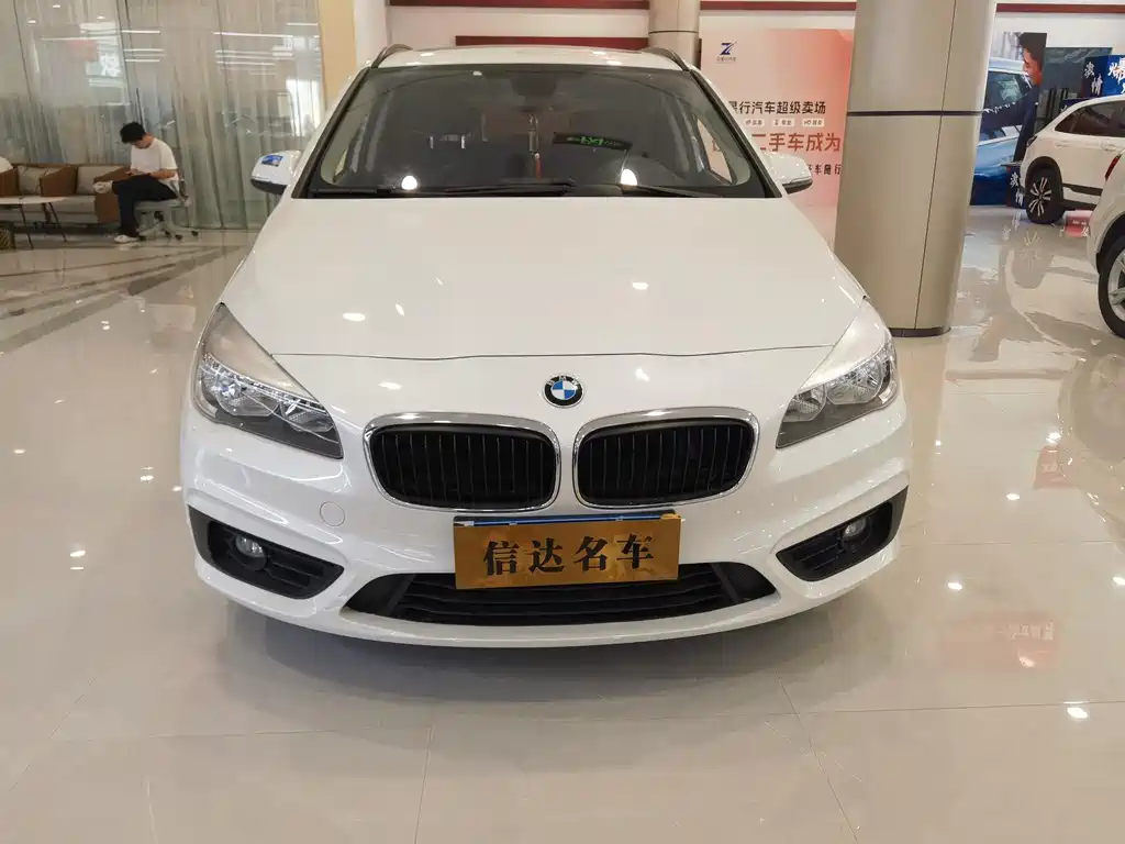 BMW 2 Series Active Tourer 2015 — фото 2
