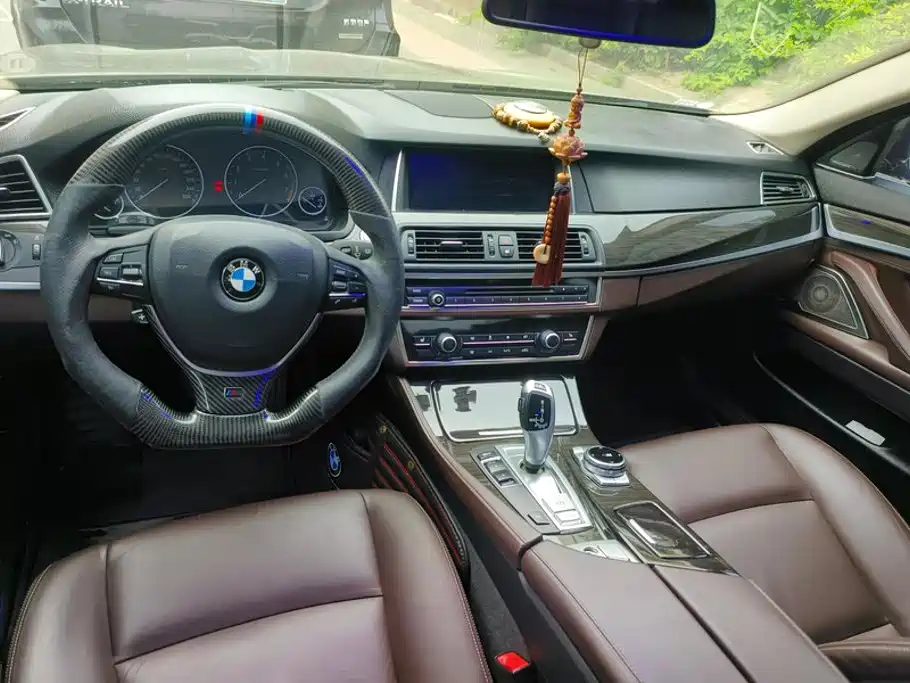 BMW 5 Series 2015 — фото 12
