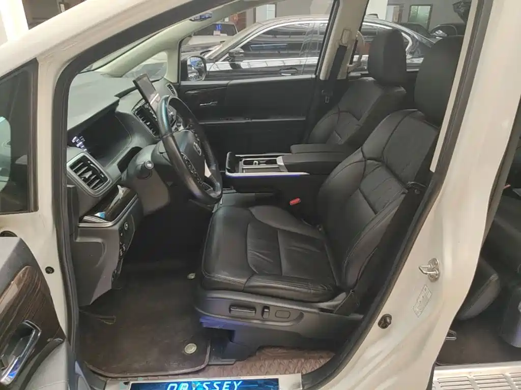 Honda Odyssey 2018 — фото 15