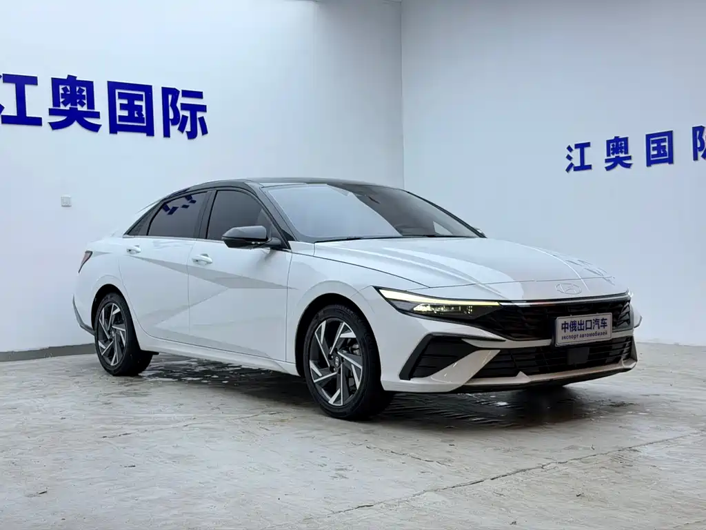 Hyundai Elantra 2023 — фото 3