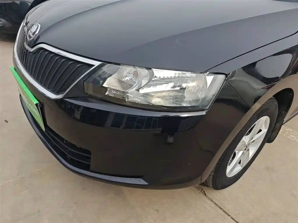 Skoda Rapid 2015 — фото 24