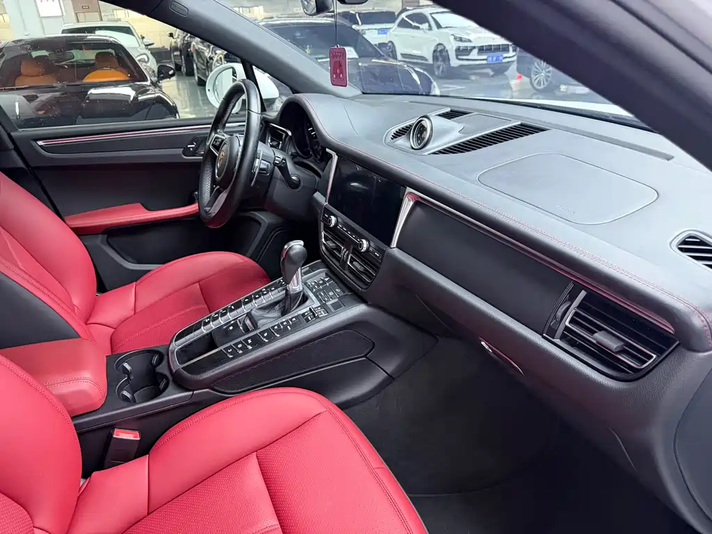 Porsche Macan 2018 — фото 15