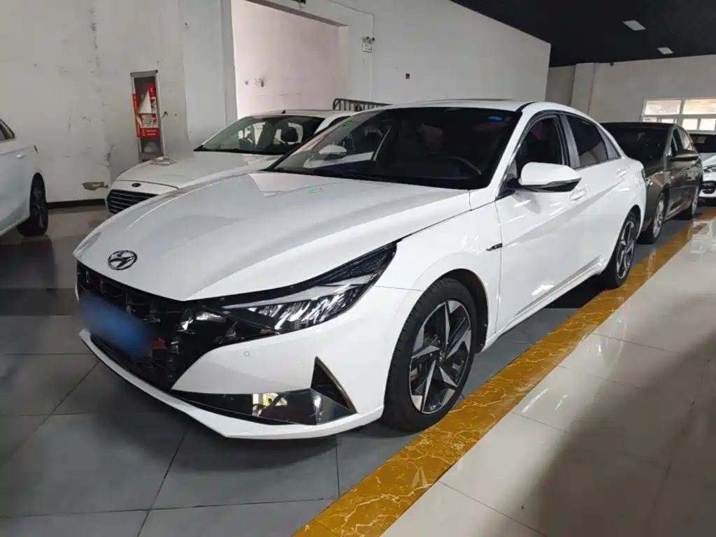Hyundai Elantra 2023 — фото 2
