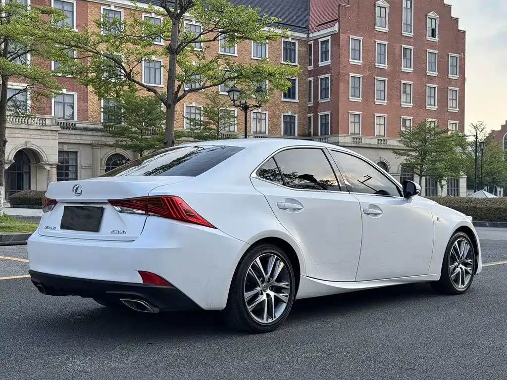 Lexus IS 2018 — фото 5