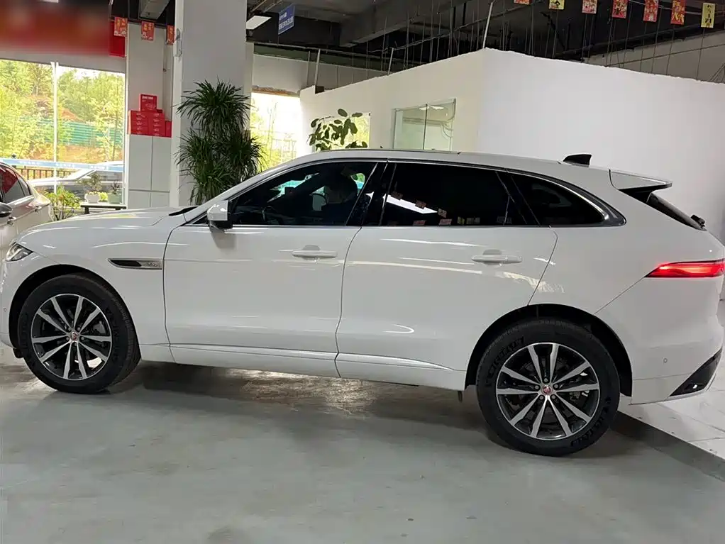 Jaguar F-PACE 2022 — фото 15