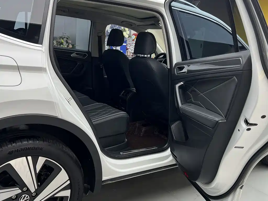 Volkswagen Tiguan L 2023 — фото 6