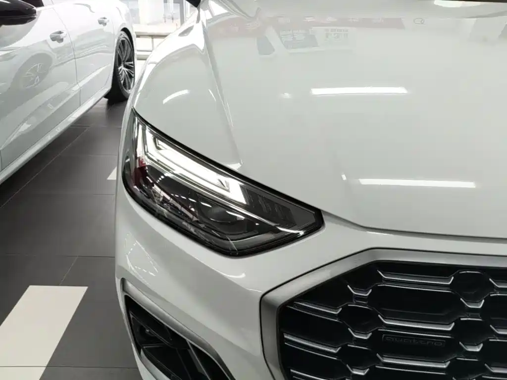 Audi Q5L 2023 — фото 13