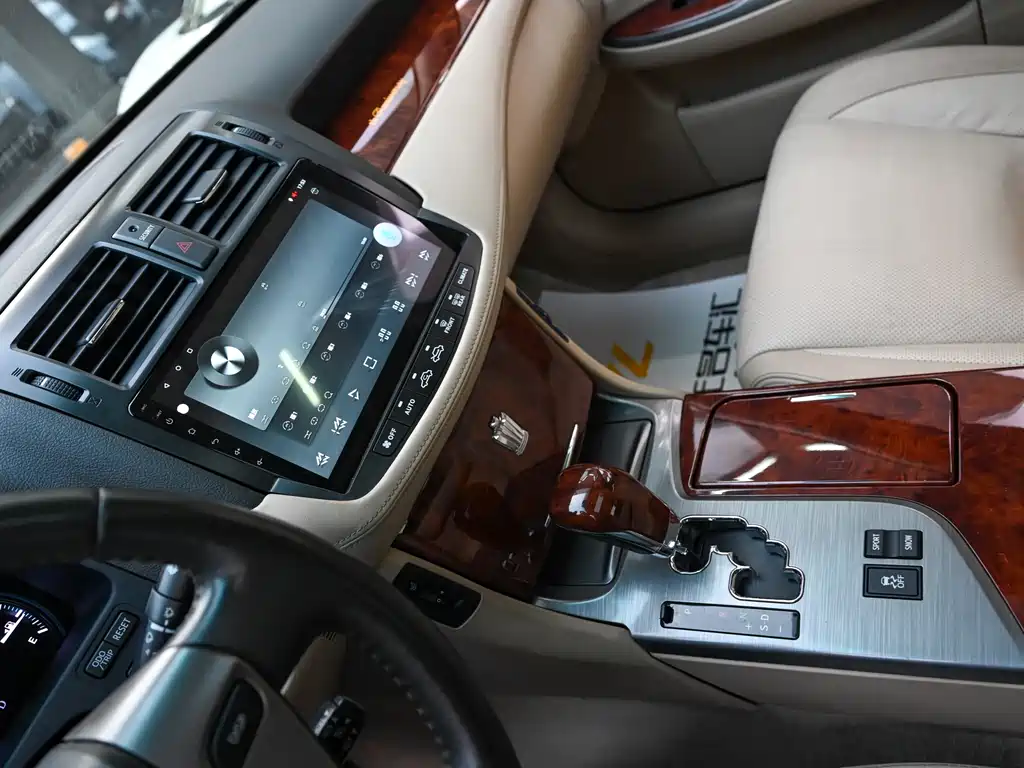 Toyota Crown 2015 — фото 10
