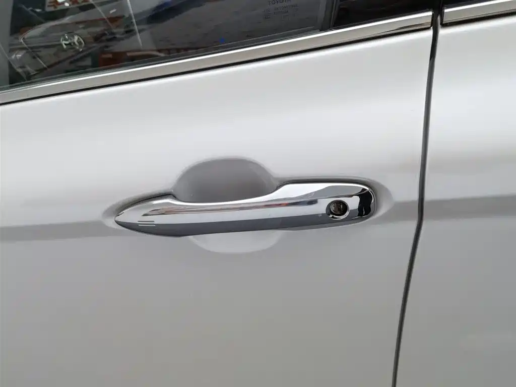 Toyota Camry 2021 — фото 18