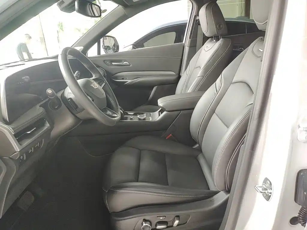Cadillac XT4 2025 — фото 15