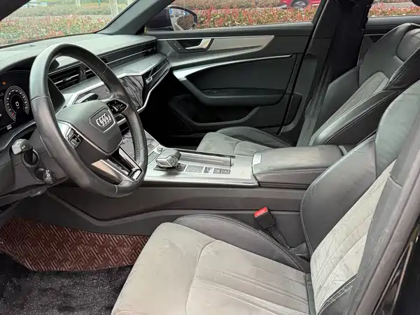 Audi A6L 2022