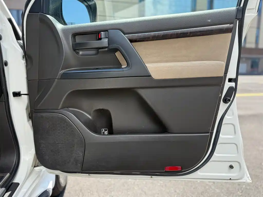 Toyota Land Cruiser 2010 — фото 27
