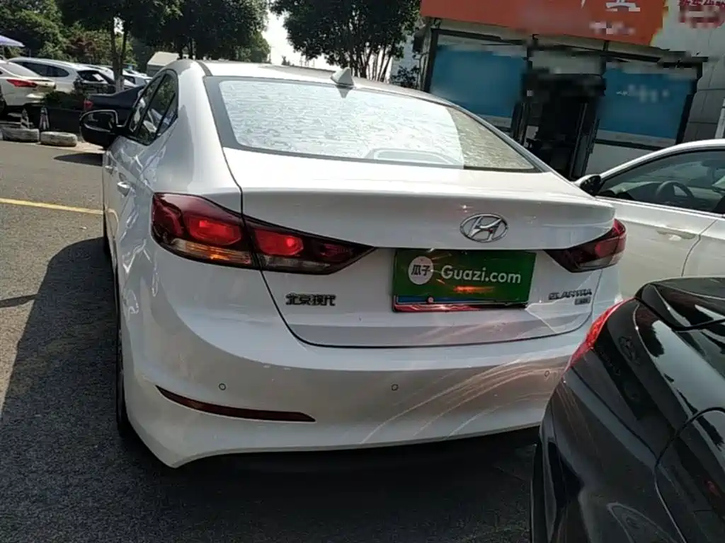 Hyundai Elantra 2017 — фото 6