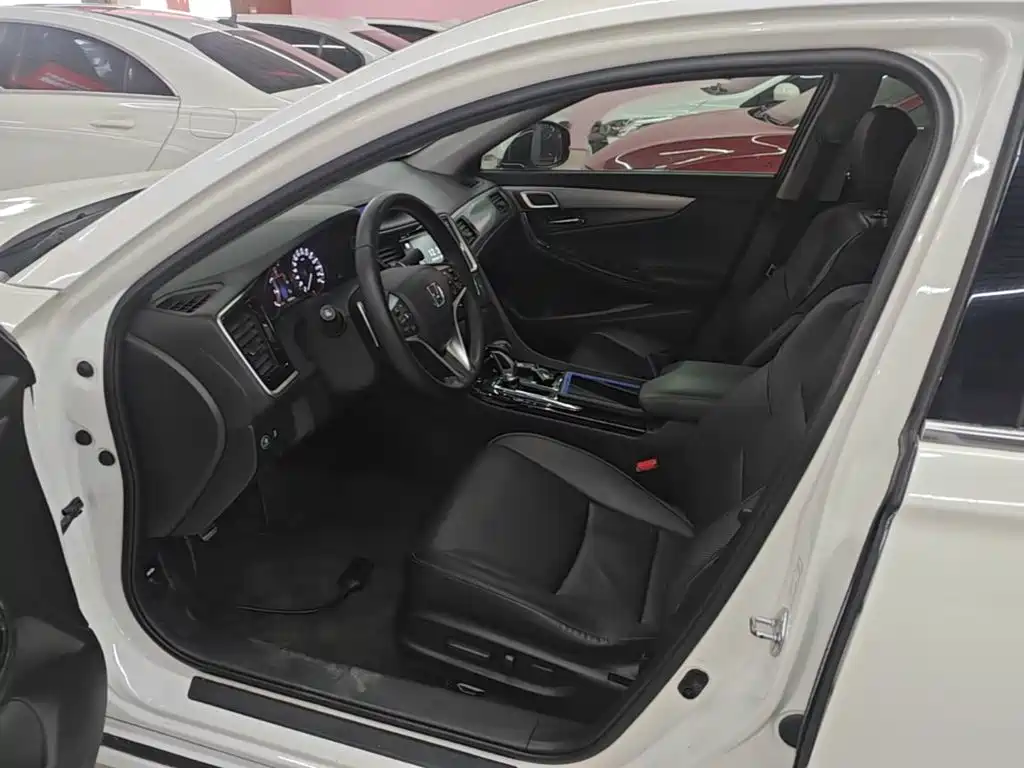 Honda Spirior 2017 — фото 15