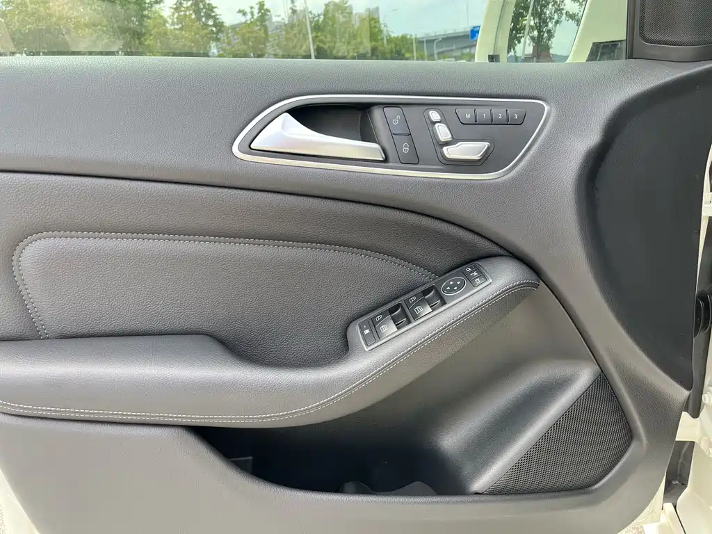 Mercedes-Benz B-Class 2016 — фото 16