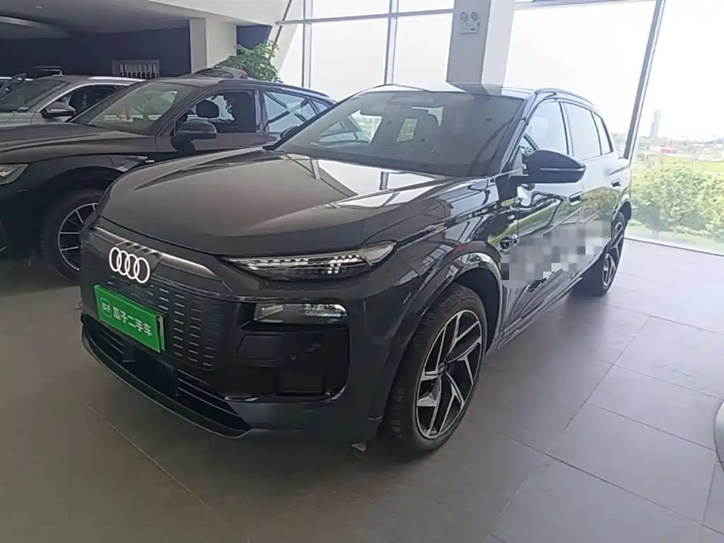 Audi Q6L e-tron 2025 — фото 1