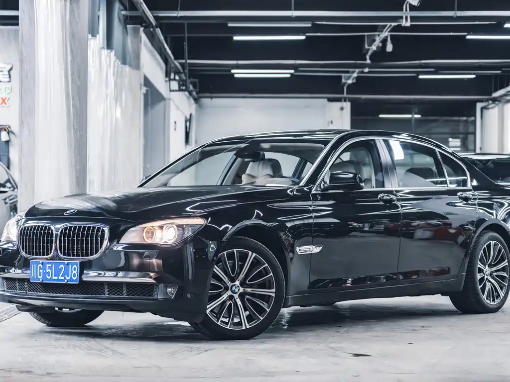 BMW 7 Series 2010 — фото 1