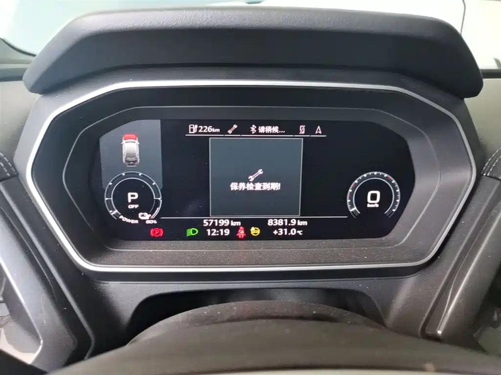 Audi Q4 e-tron 2023 — фото 12